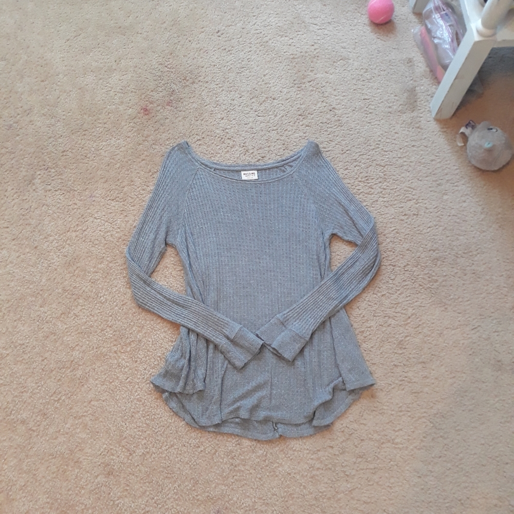 Long gray tee shirt